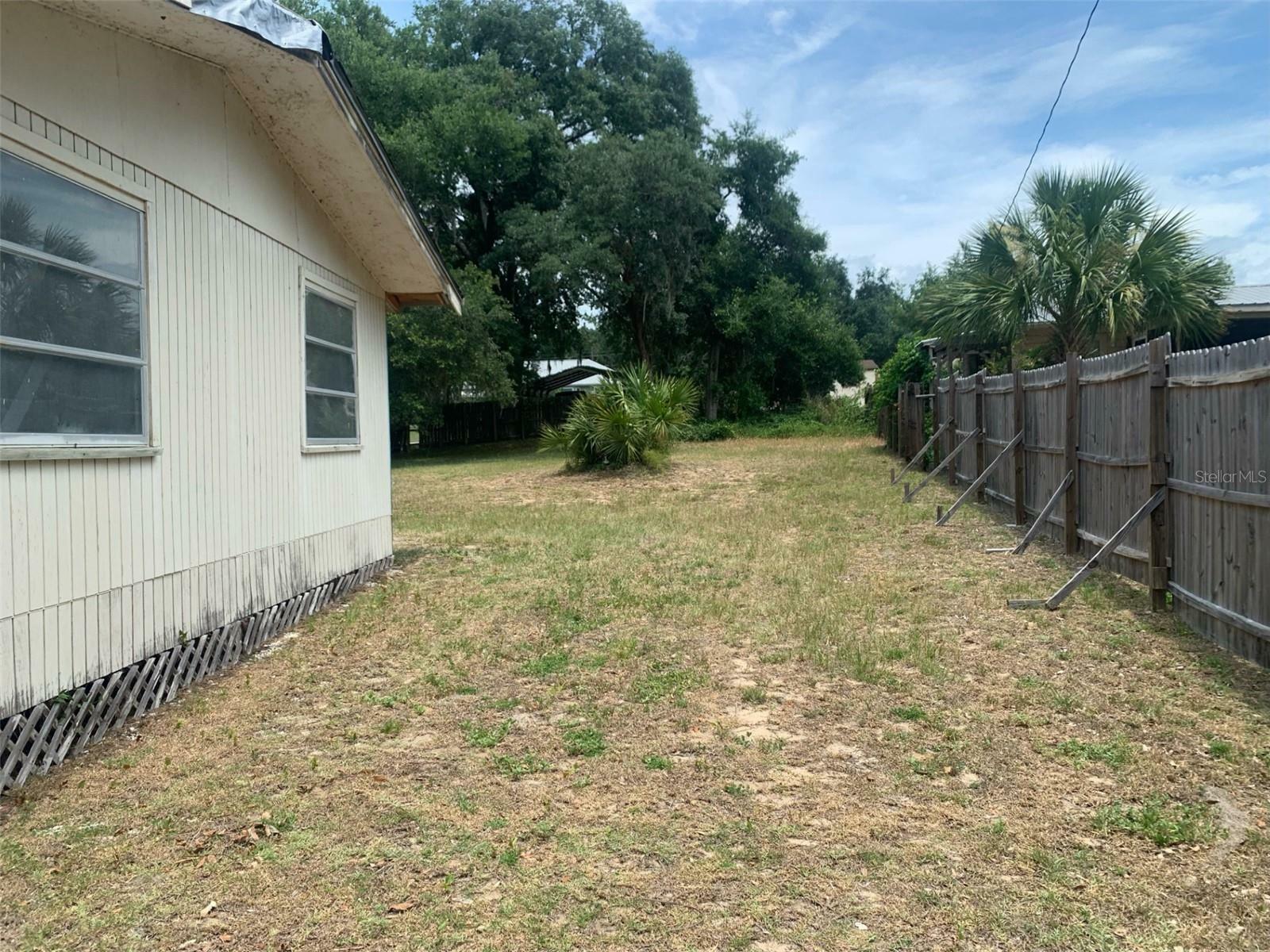 Property Photo:  15117 NE 248th Avenue Road  FL 32134 