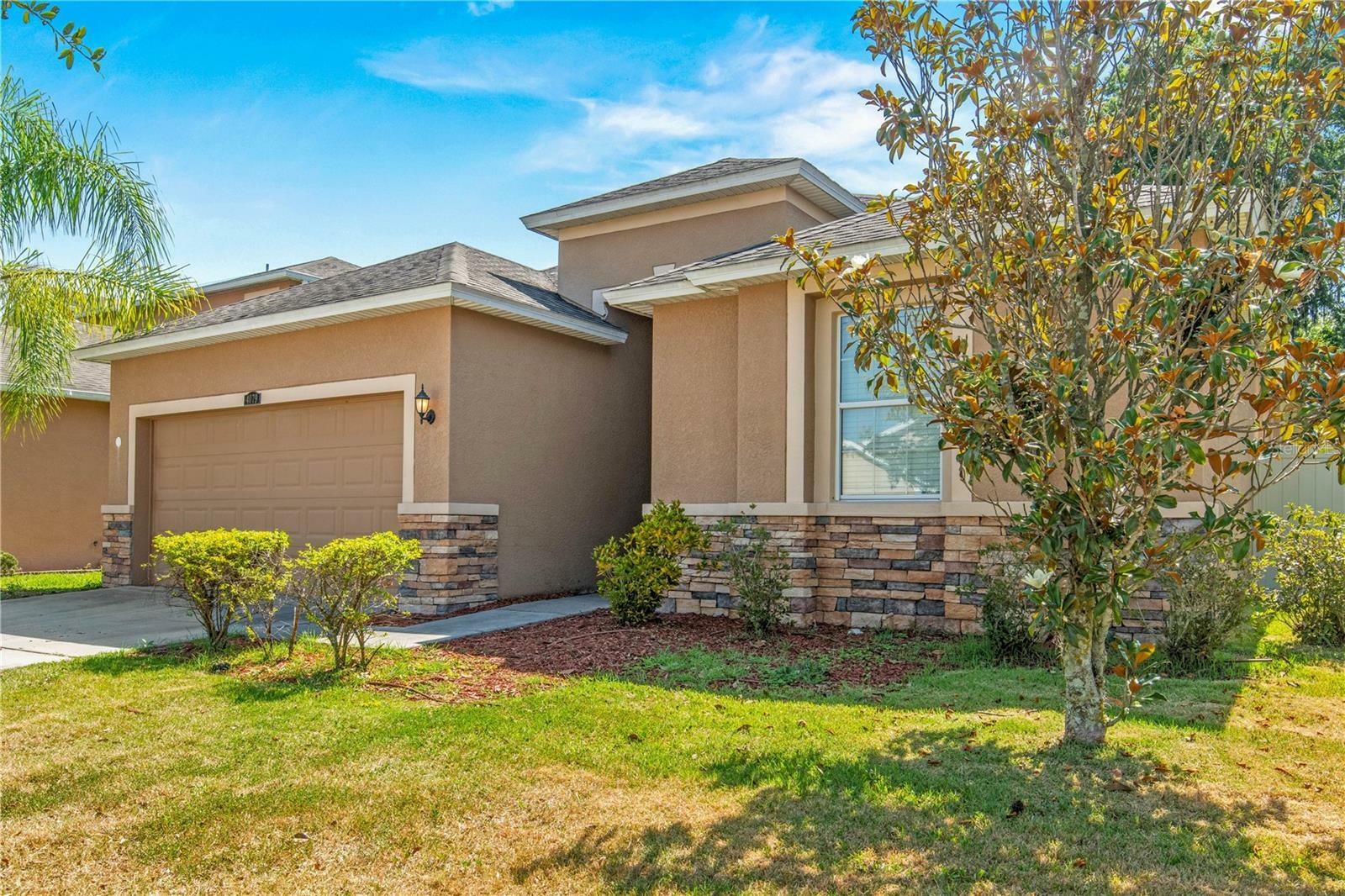 Property Photo:  4079 Pacente Loop  FL 33543 