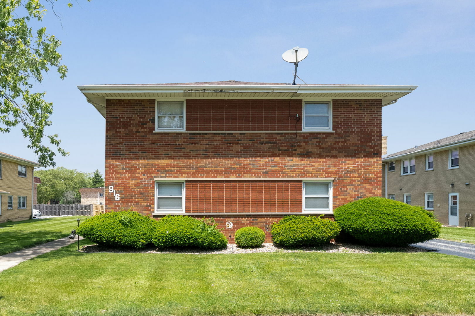 Property Photo:  916 Elder Road  IL 60430 