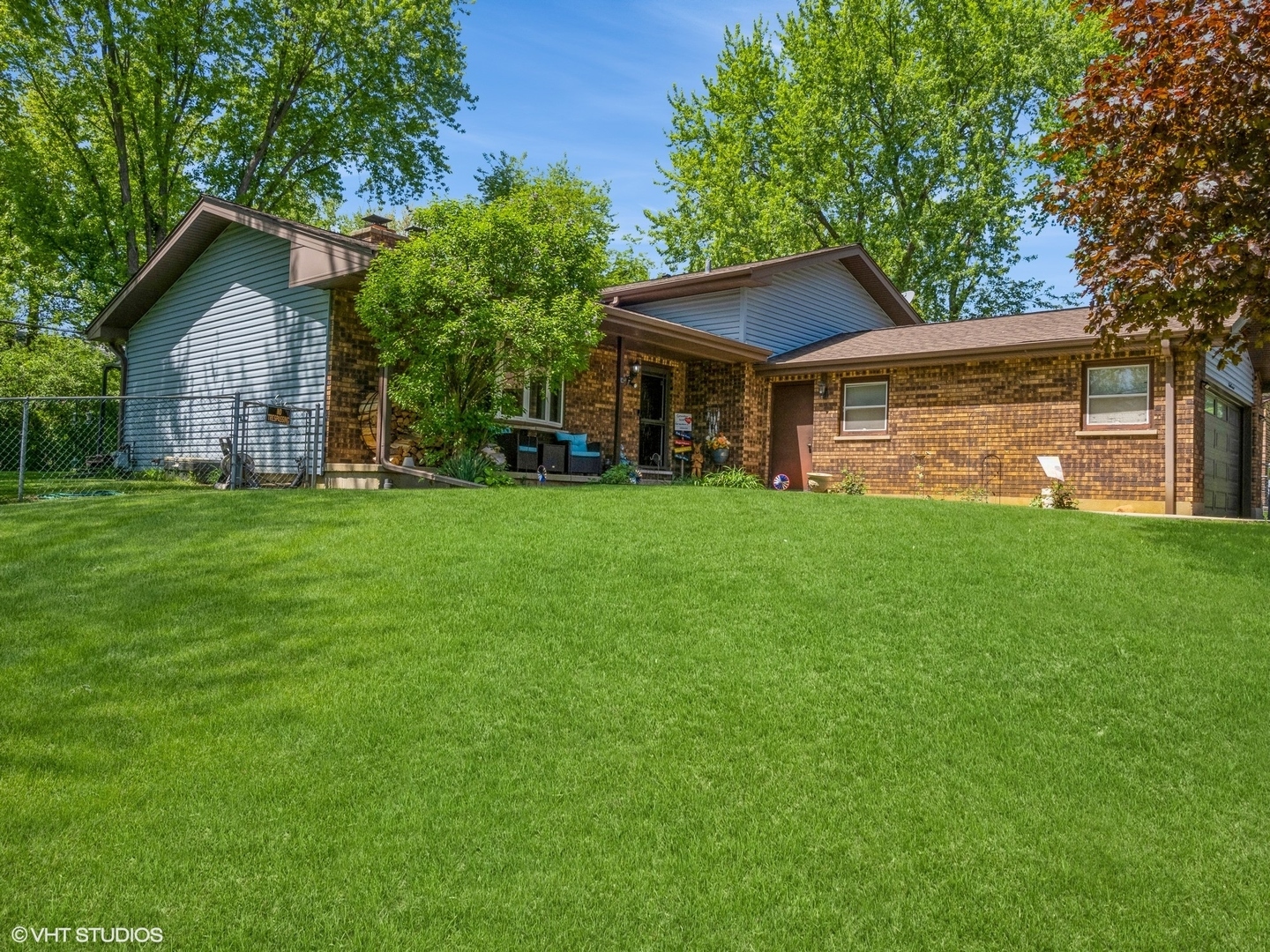 Property Photo:  100 Lakewood Drive  IL 60013 