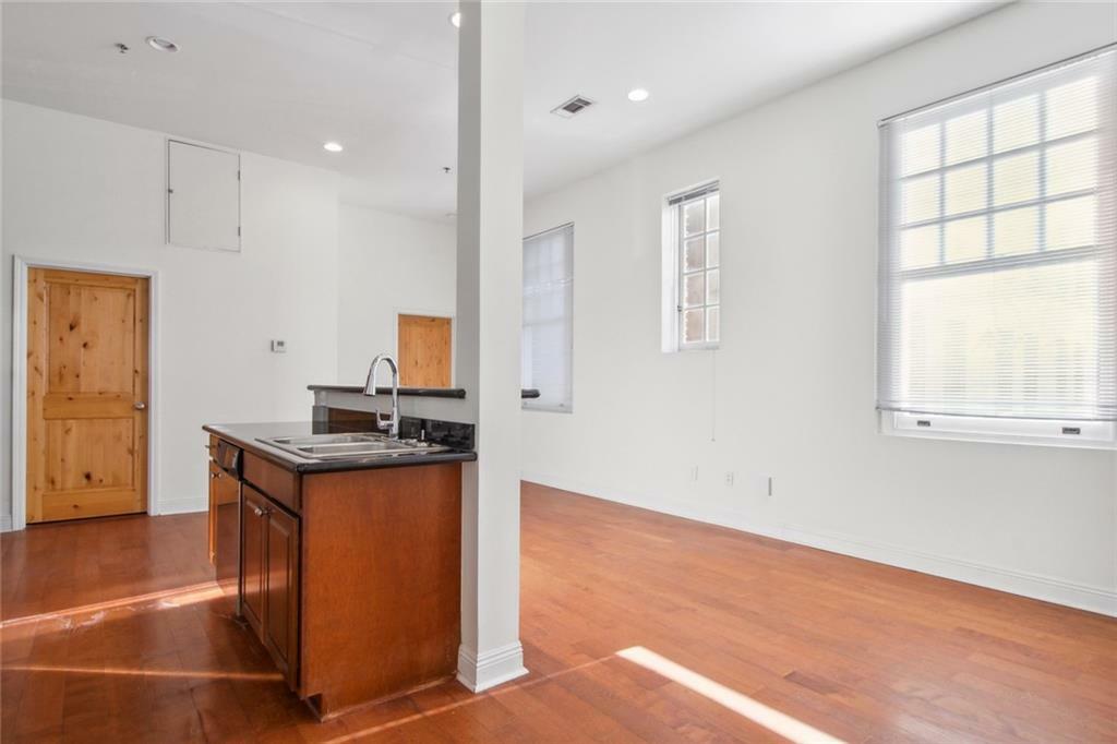 Property Photo:  703 Carondelet Street 209  LA 70113 