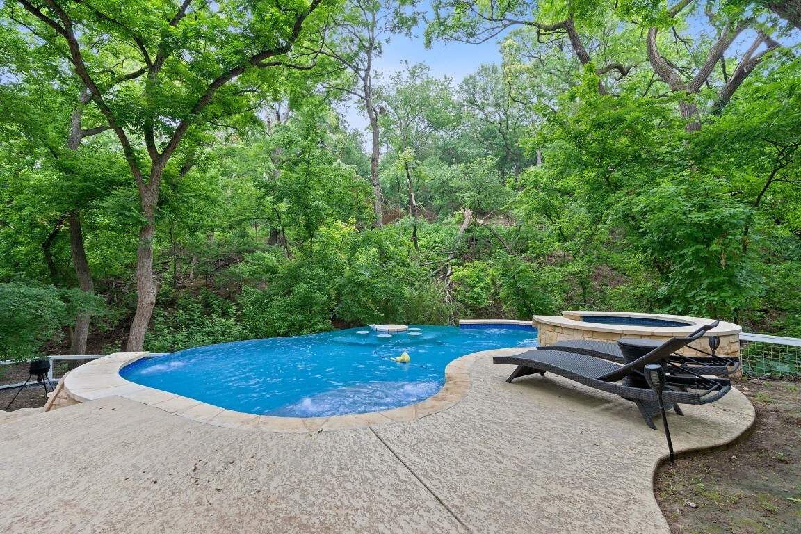 Property Photo:  2909 Edgewater Drive  TX 78733 