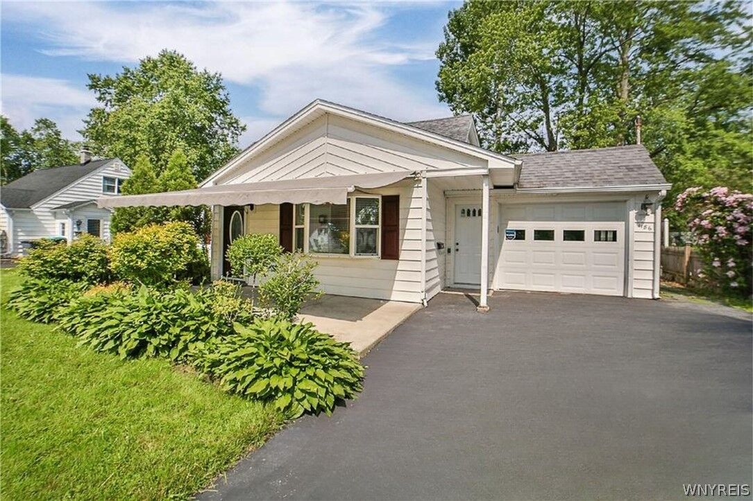 Property Photo:  1186 Stony Point Road  NY 14072 