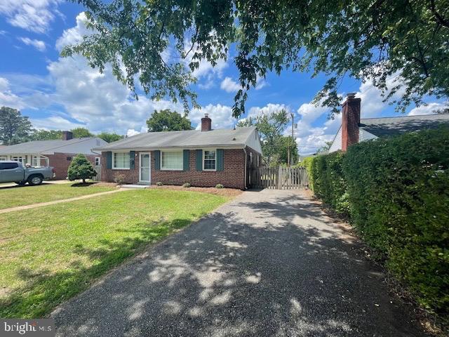 Property Photo: 601 Woodford Street VA 22401