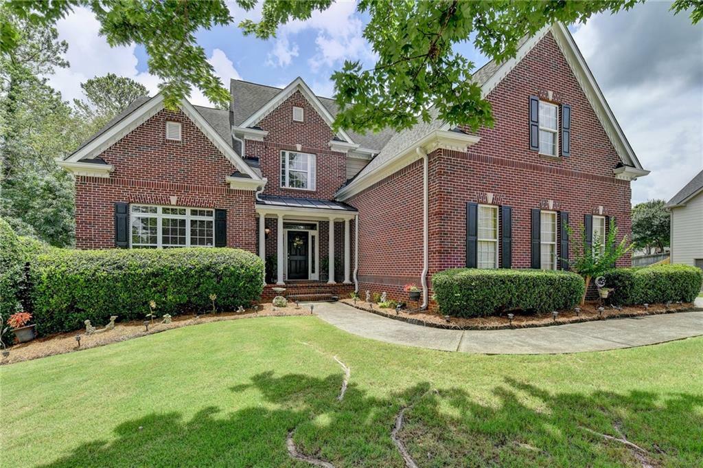 Property Photo:  215 Suwanee Place Court  GA 30024 