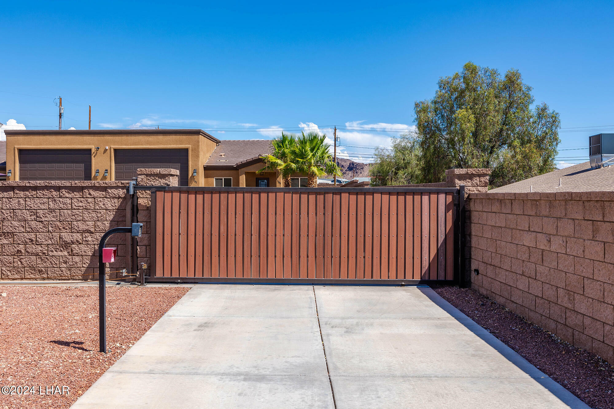 Property Photo:  1100 Rolling Hills Dr  AZ 86406 