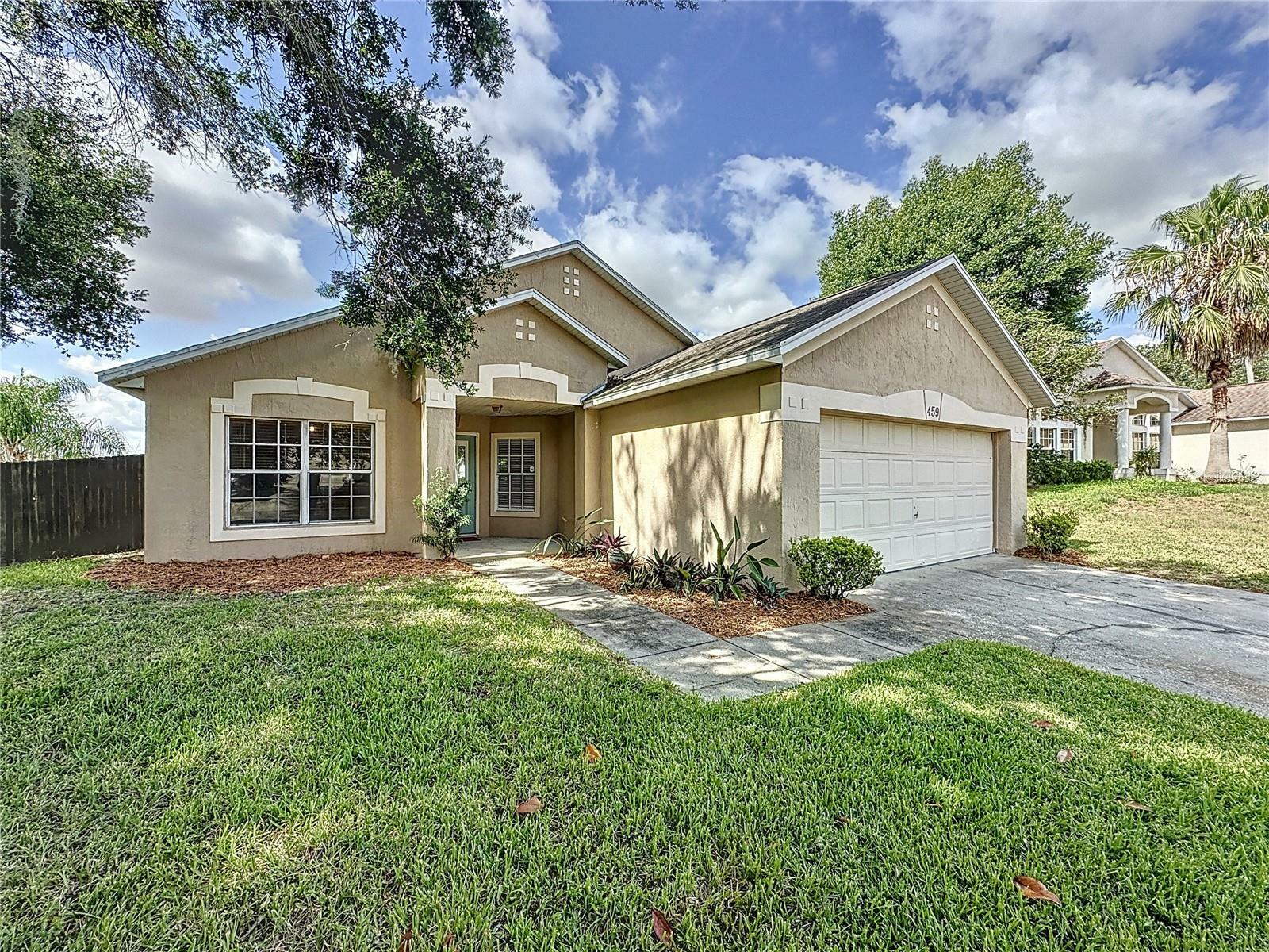 Property Photo:  459 Bent Oak Loop  FL 33837 