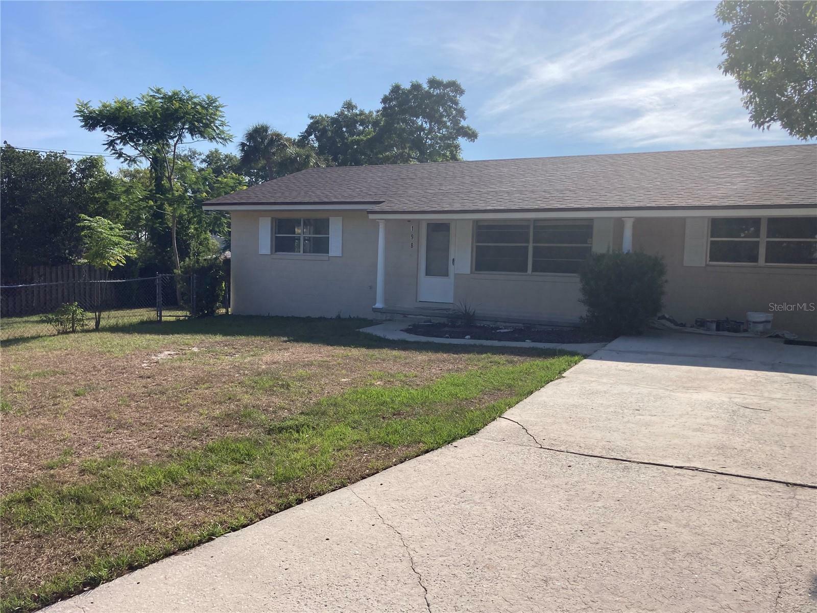 Property Photo:  198 W Magnolia Street  FL 34711 