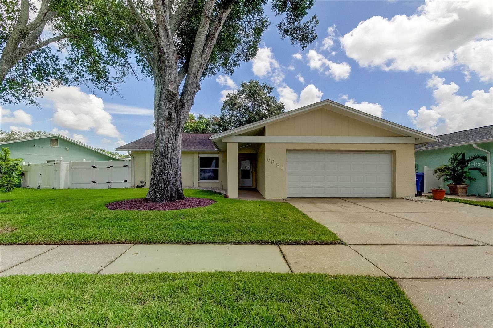 Property Photo:  6854 Circlecreek Drive  FL 33781 