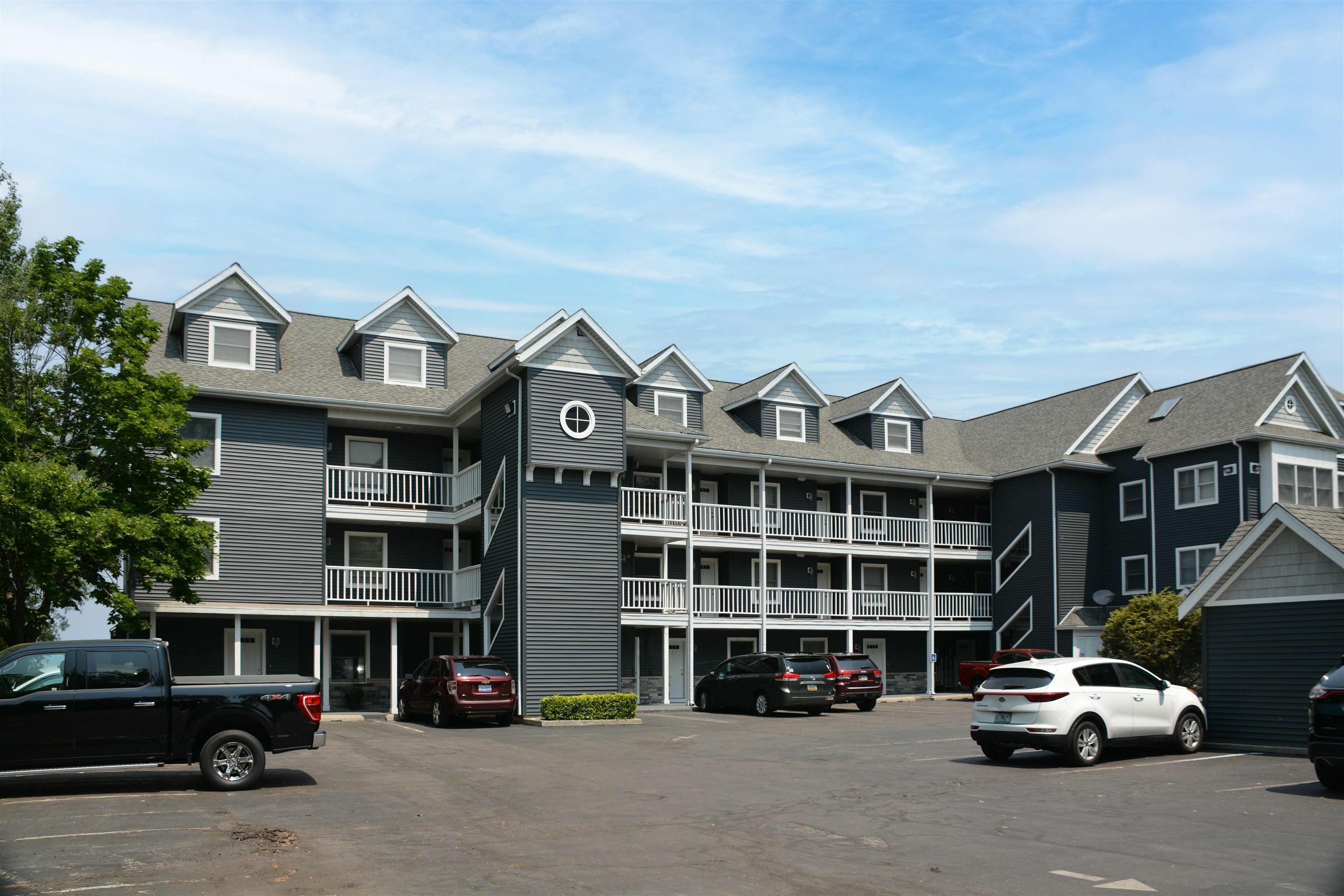 2305 US-31 N 400  Traverse City MI 49686 photo