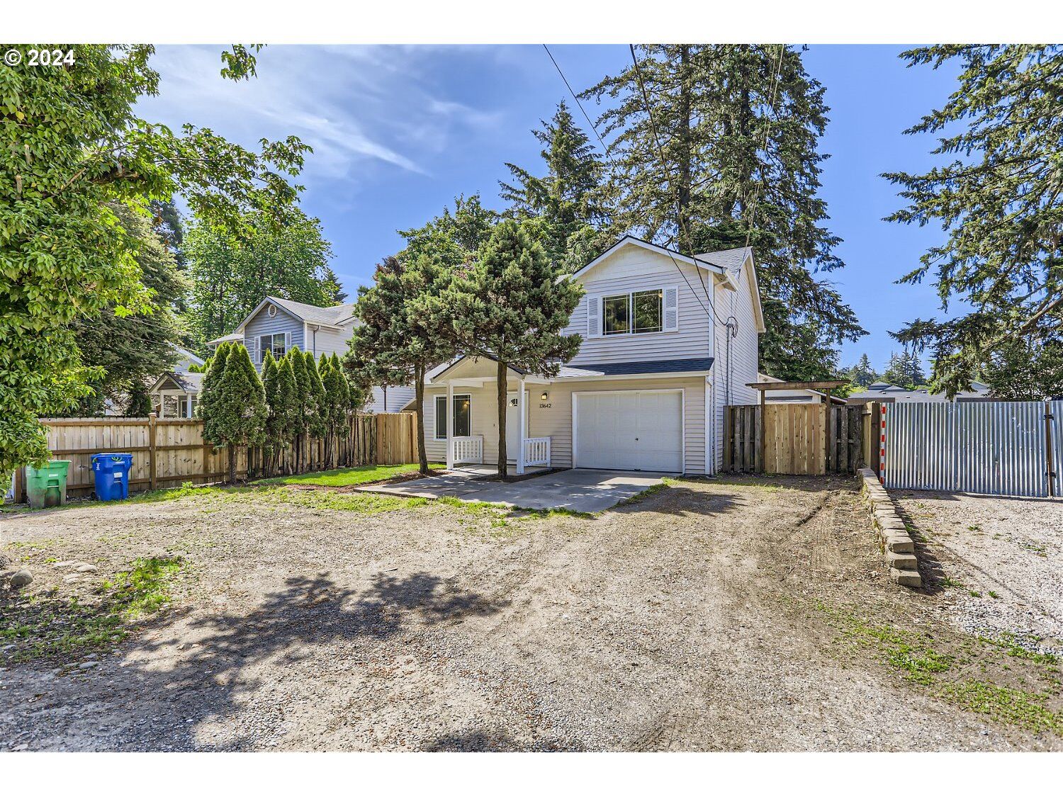 Property Photo:  13642 SE Ramona St  OR 97236 