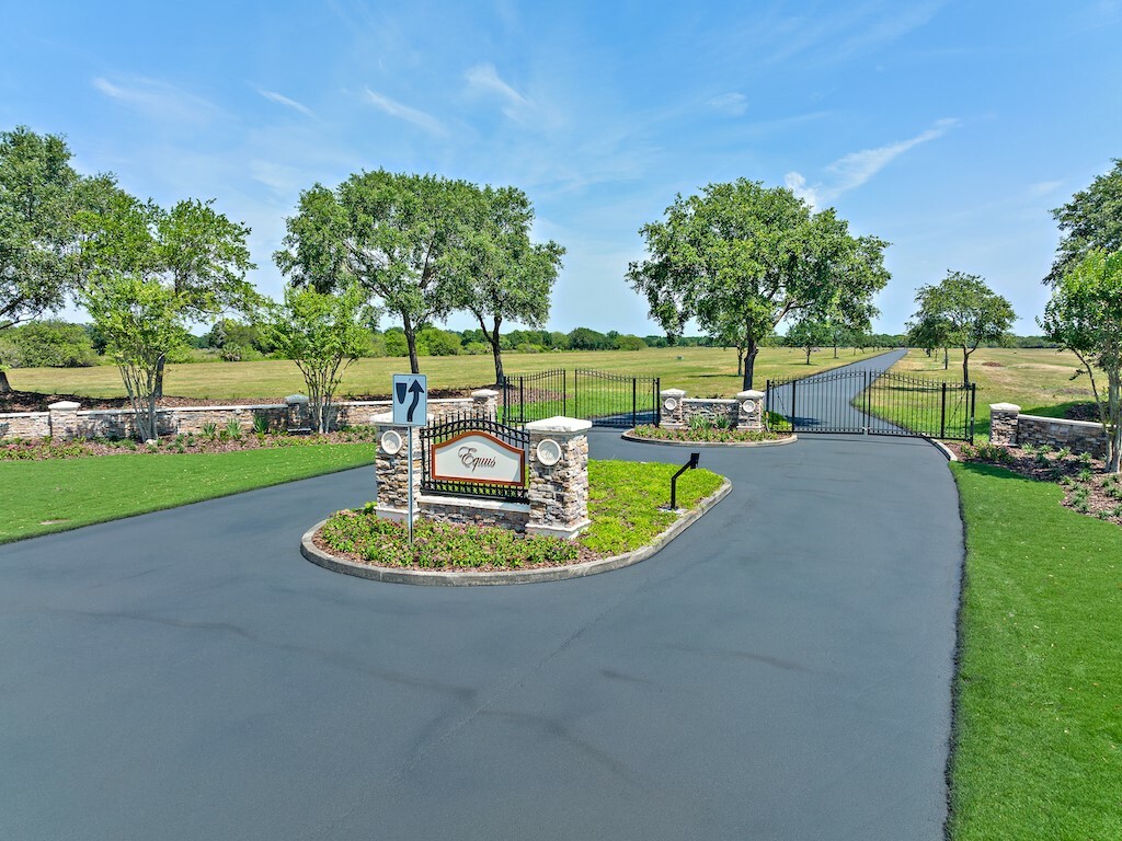 Property Photo: 6905 71st Court FL 32967