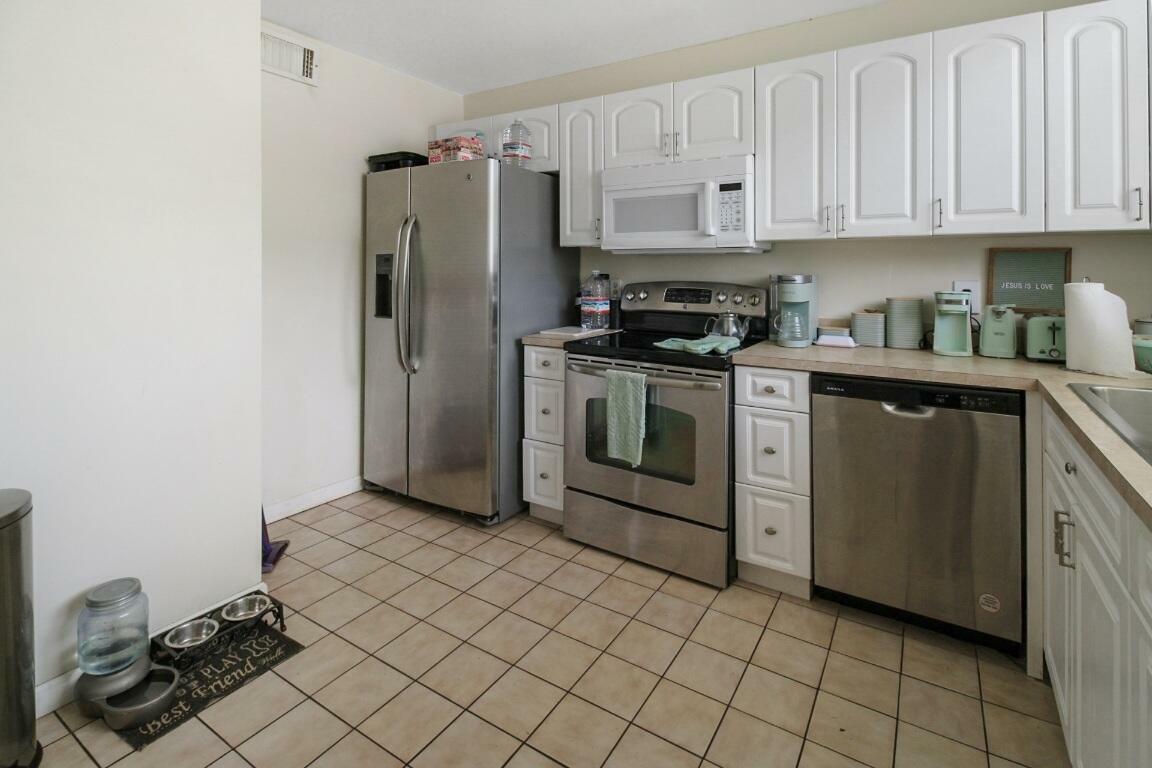 Property Photo:  4807 Esedra Court  FL 33467 