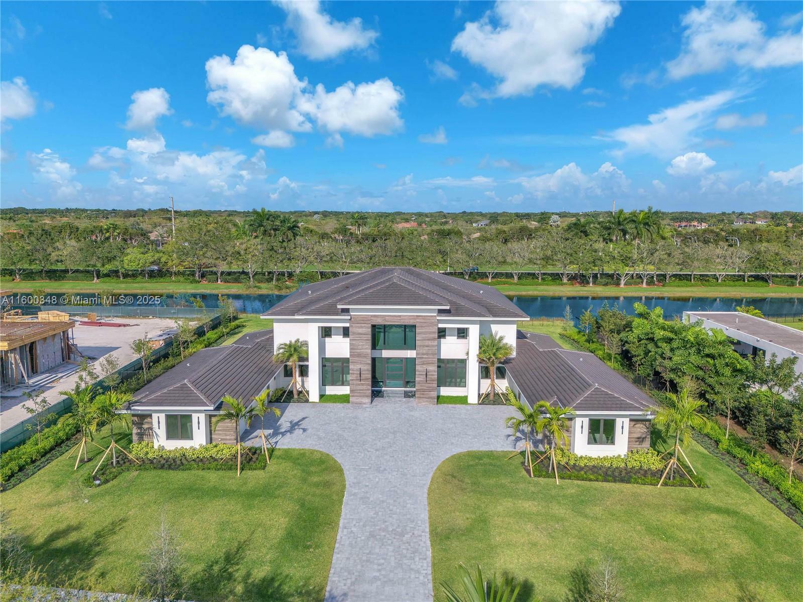 Property Photo: 2944 Lake Ridge Ln FL 33332