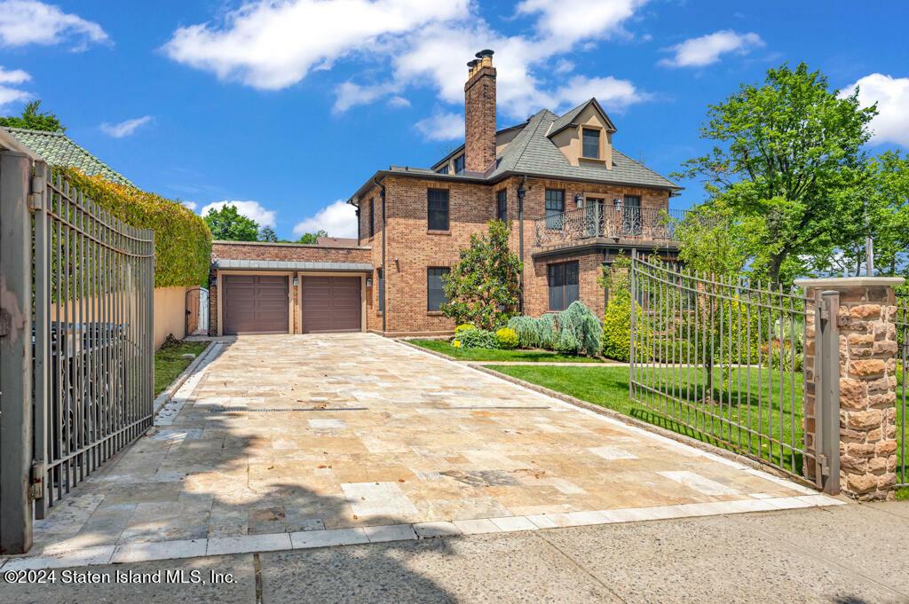 Property Photo: 262 Howard Avenue NY 10301