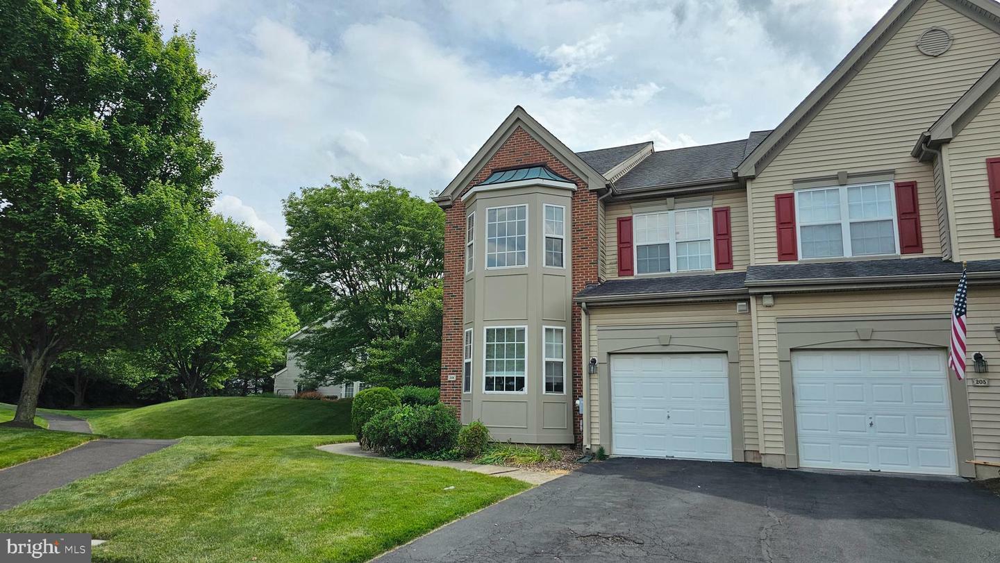 Property Photo:  206 Summerhill Court  PA 18974 