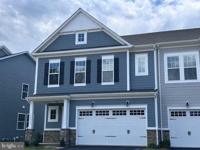 Property Photo: 18014 Woods Overlook Drive VA 22026