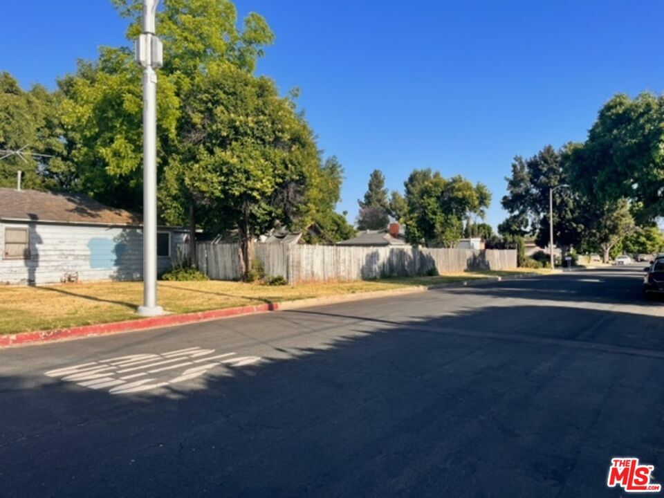 Property Photo:  17852   Saticoy St  CA 91335 