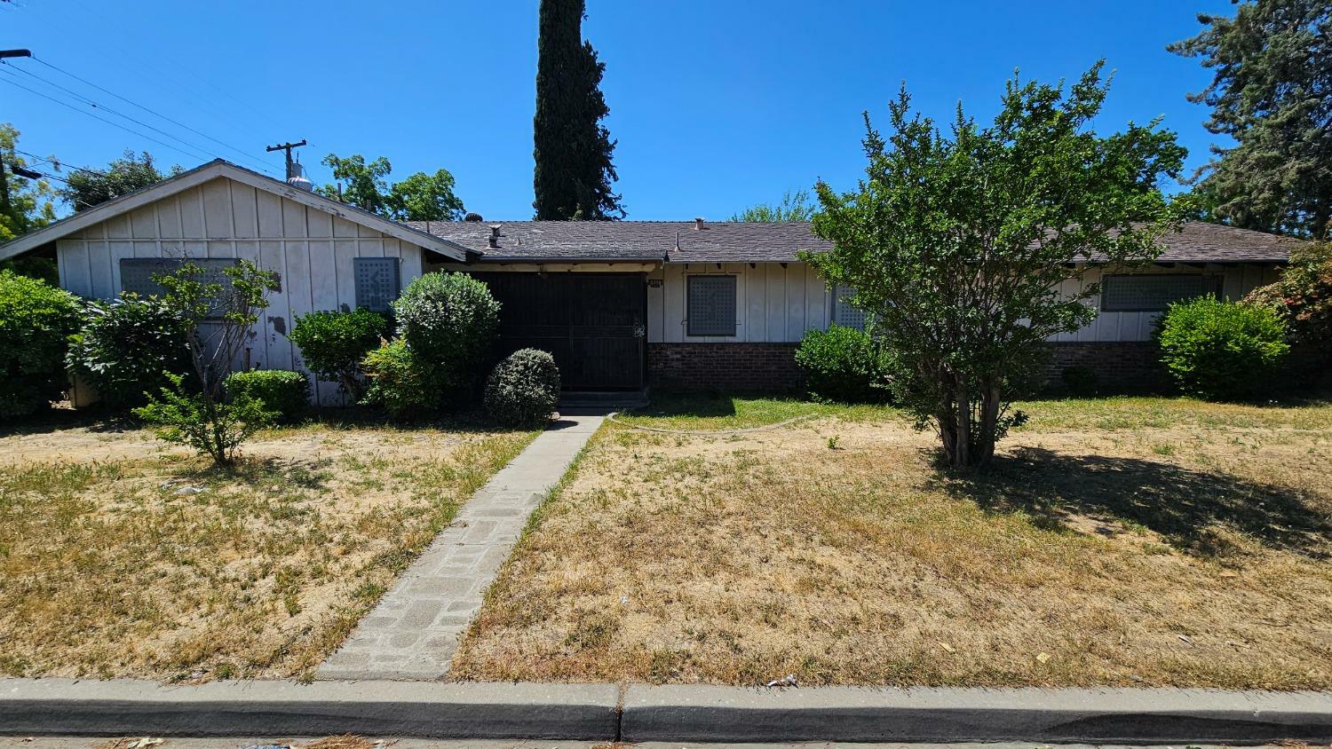 Property Photo:  5778 N 5th Street  CA 93710 