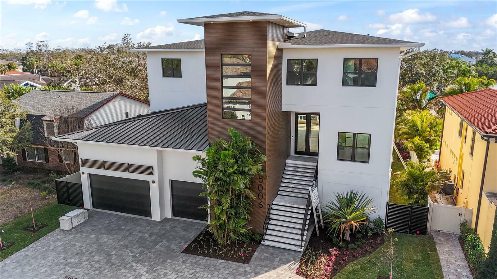 Property Photo: 5006 W San Miguel Street FL 33629