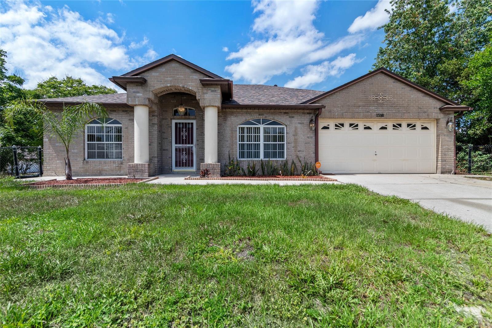 Property Photo: 1598 Bismarck Drive FL 32725