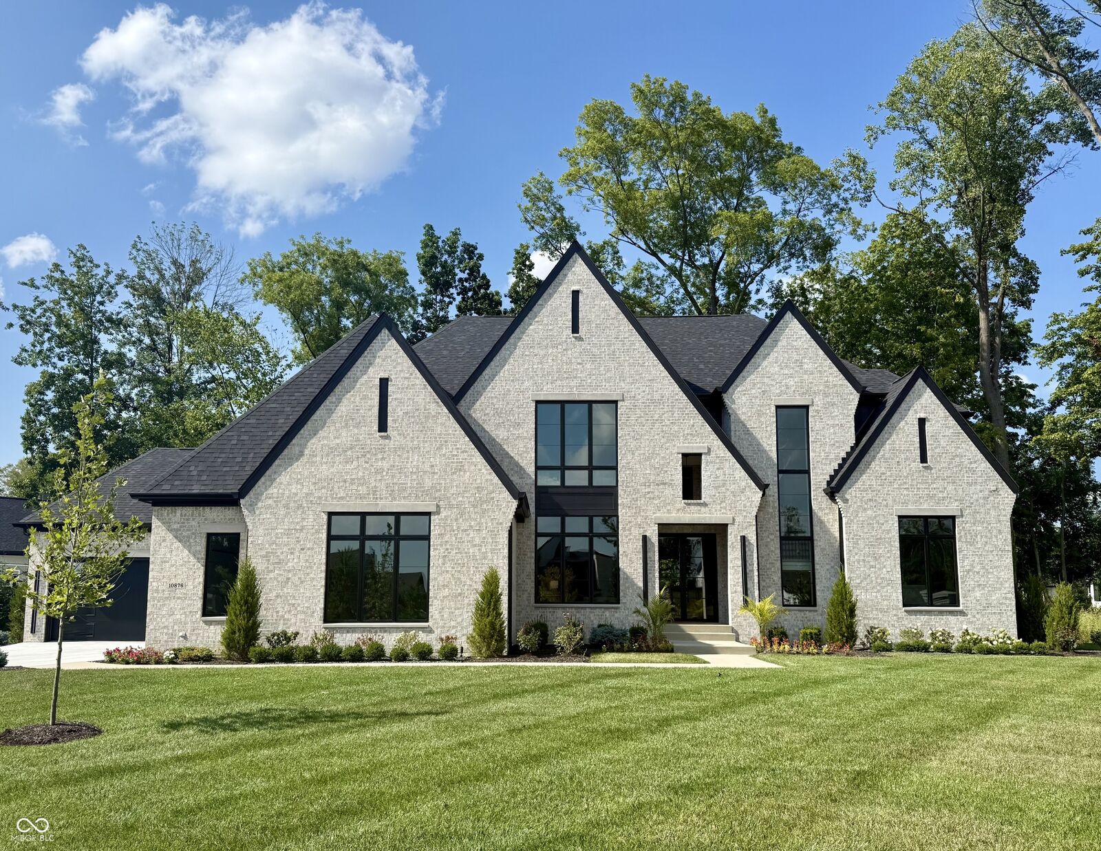 Property Photo:  10876 Holliday Farms Boulevard  IN 46077 
