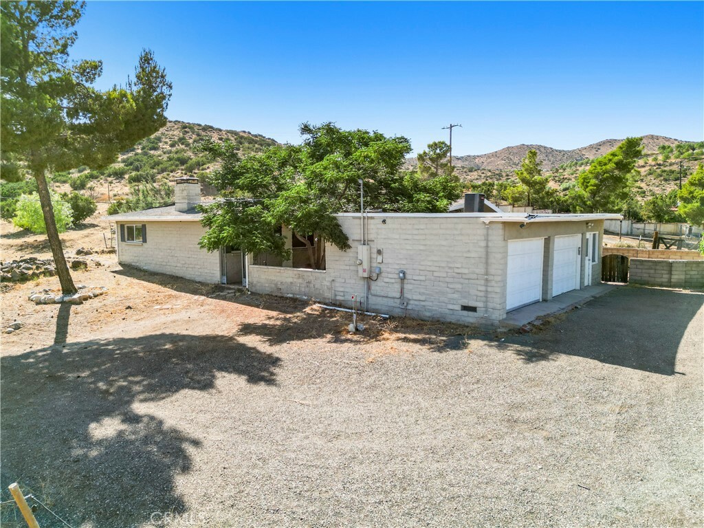 Property Photo:  5819 Hubbard Road  CA 93510 