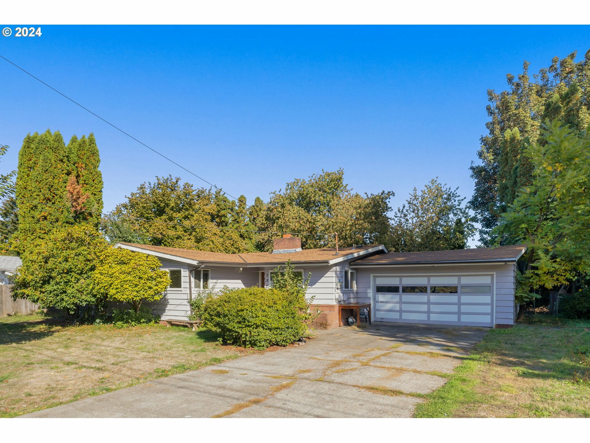 Property Photo:  584 SE 12th Ave  OR 97123 