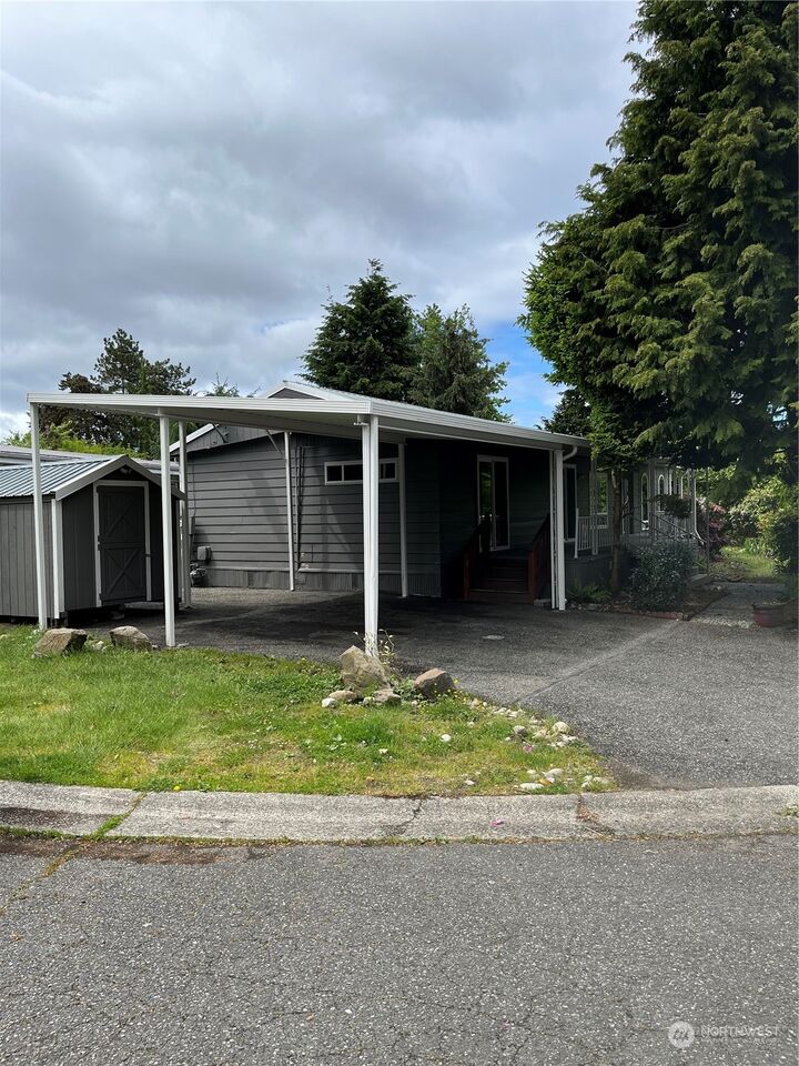 Property Photo: 12709 NE Hollyhills Drive WA 98011