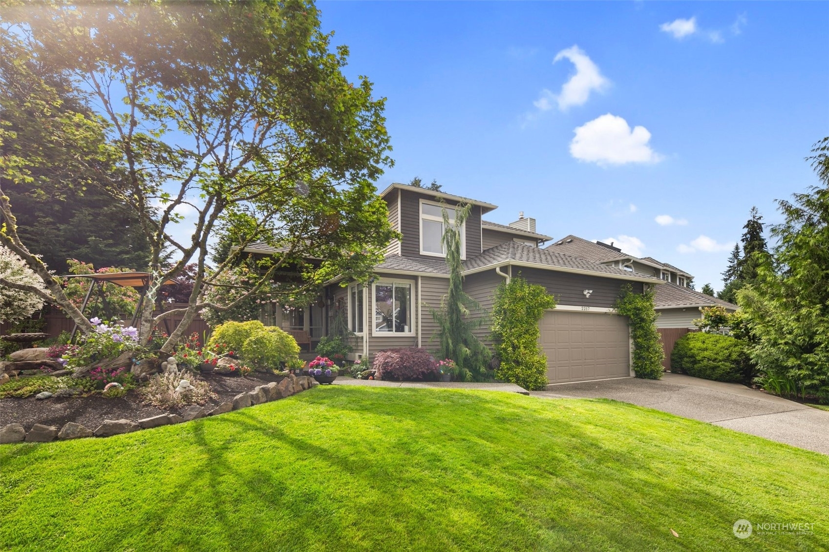 Property Photo:  2217 Illwaco Avenue NE  WA 98059 