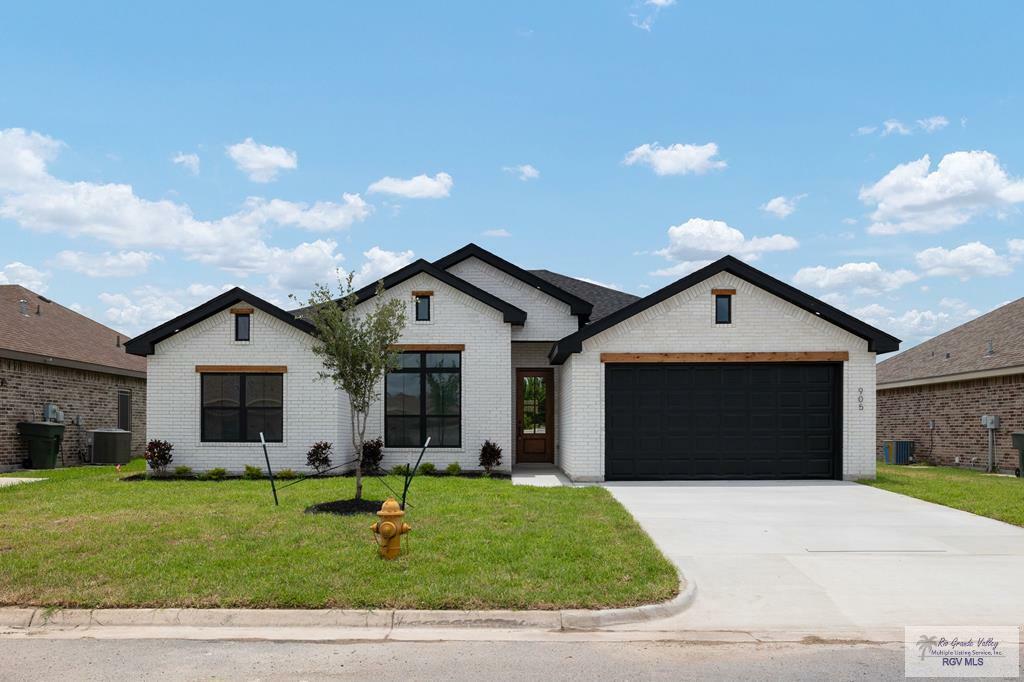 905 Clearview Dr.  Harlingen TX 78552 photo