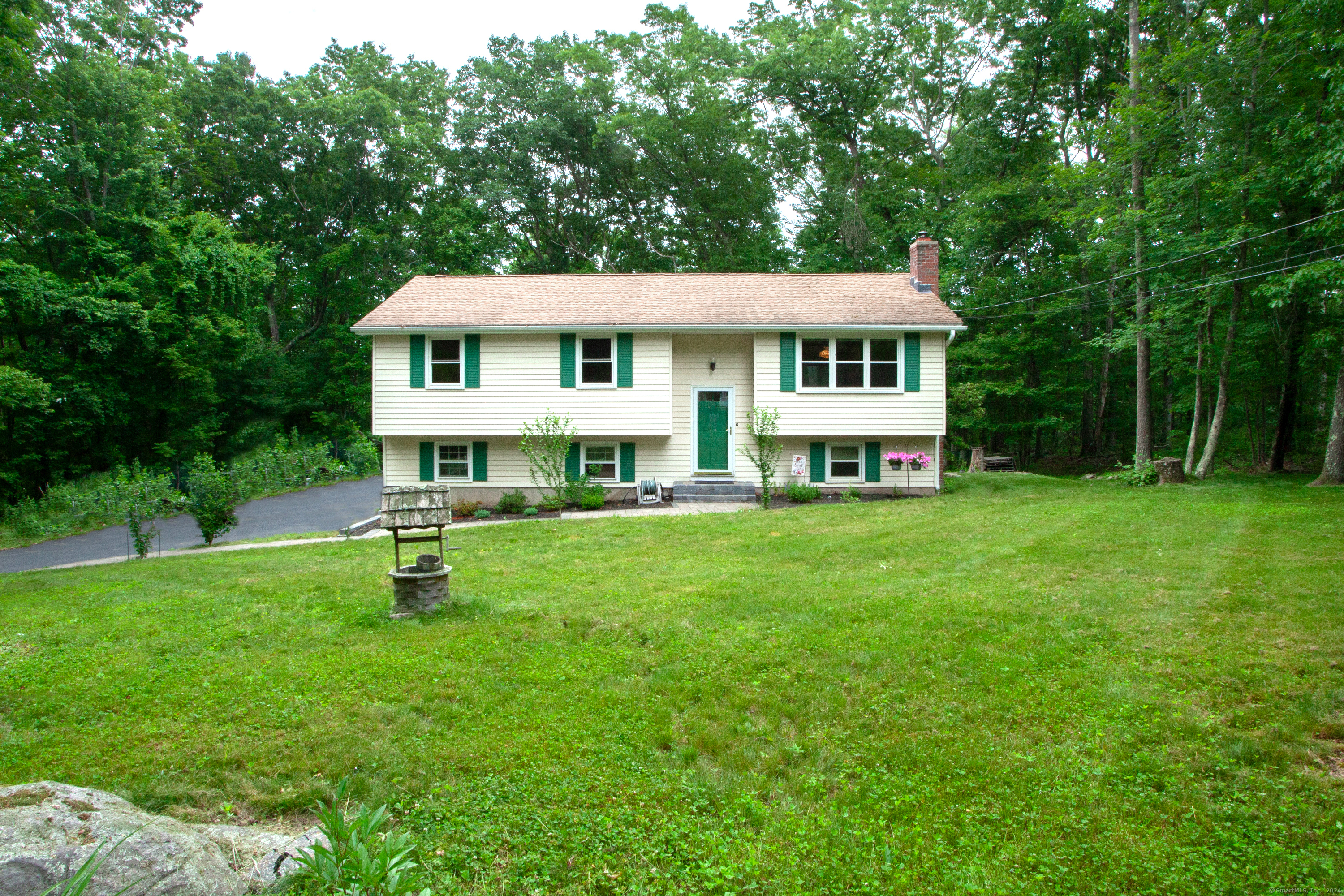 Property Photo:  18 Old Coach Road  CT 06424 