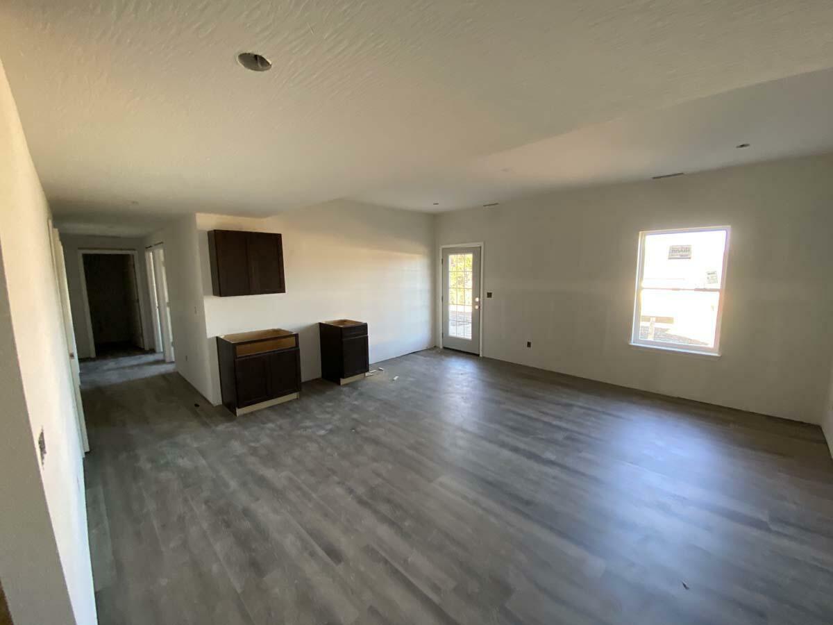 Property Photo:  405 E Becky Street  MO 65781 