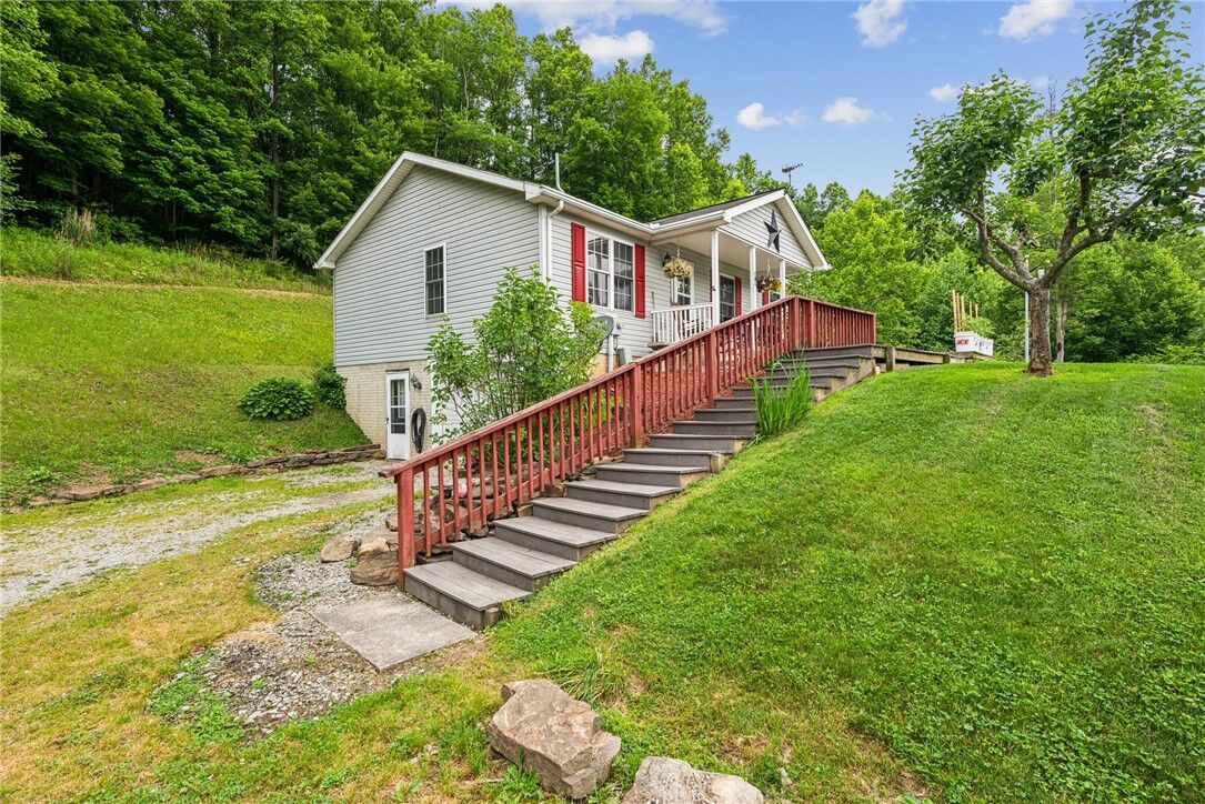 Property Photo:  319 Jake Lane  PA 15683 