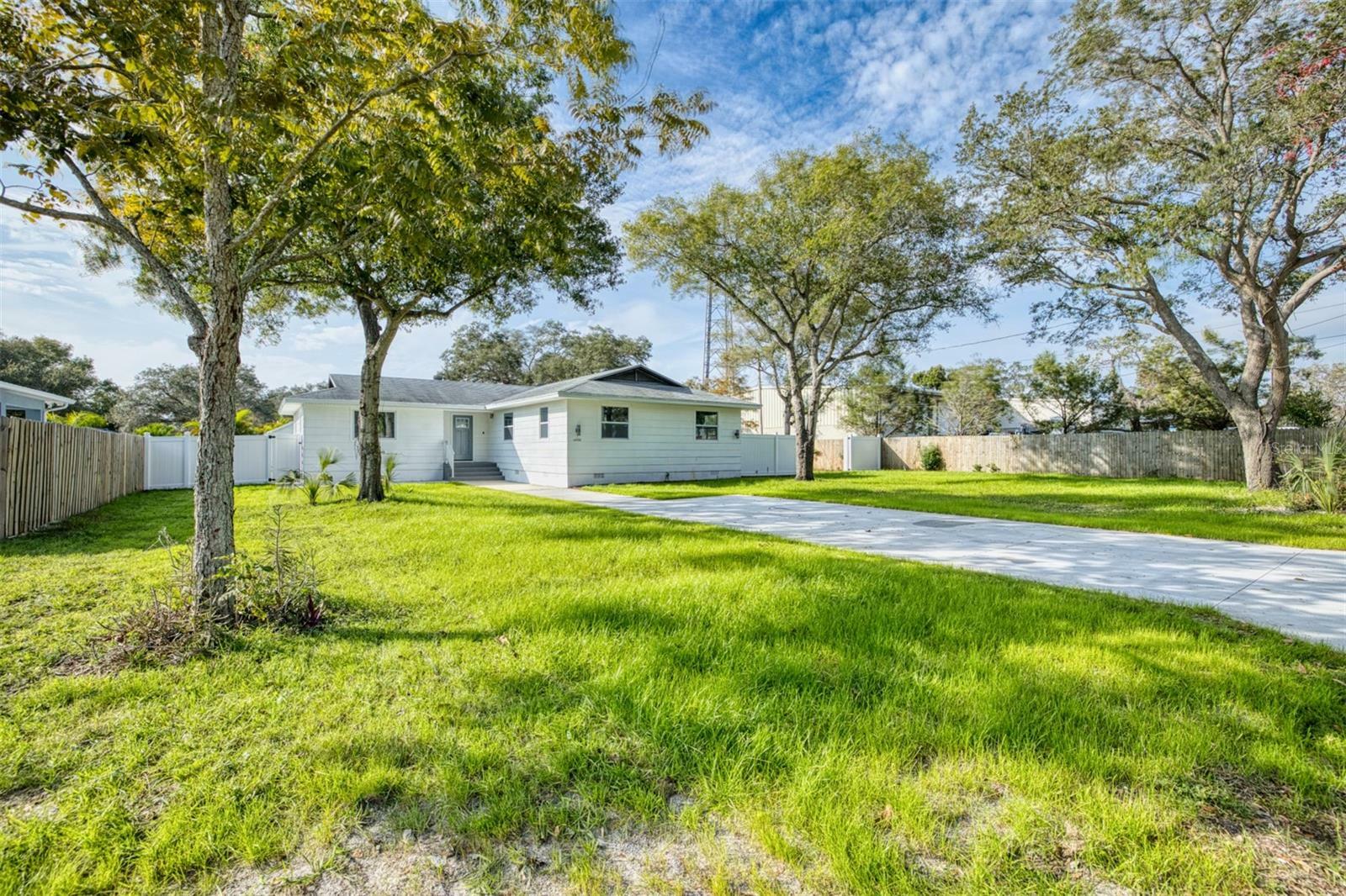 Property Photo:  11656 Oak Lane  FL 33778 