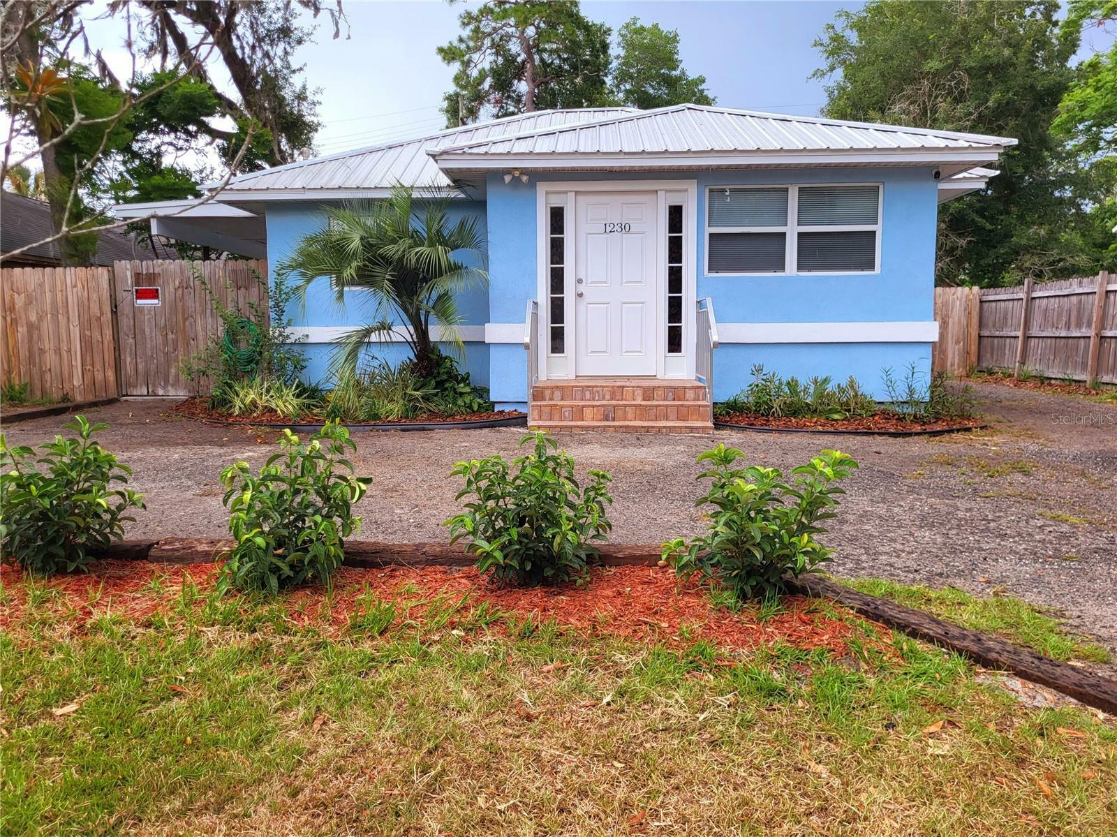 Property Photo:  1230 NW 21st Avenue  FL 32609 