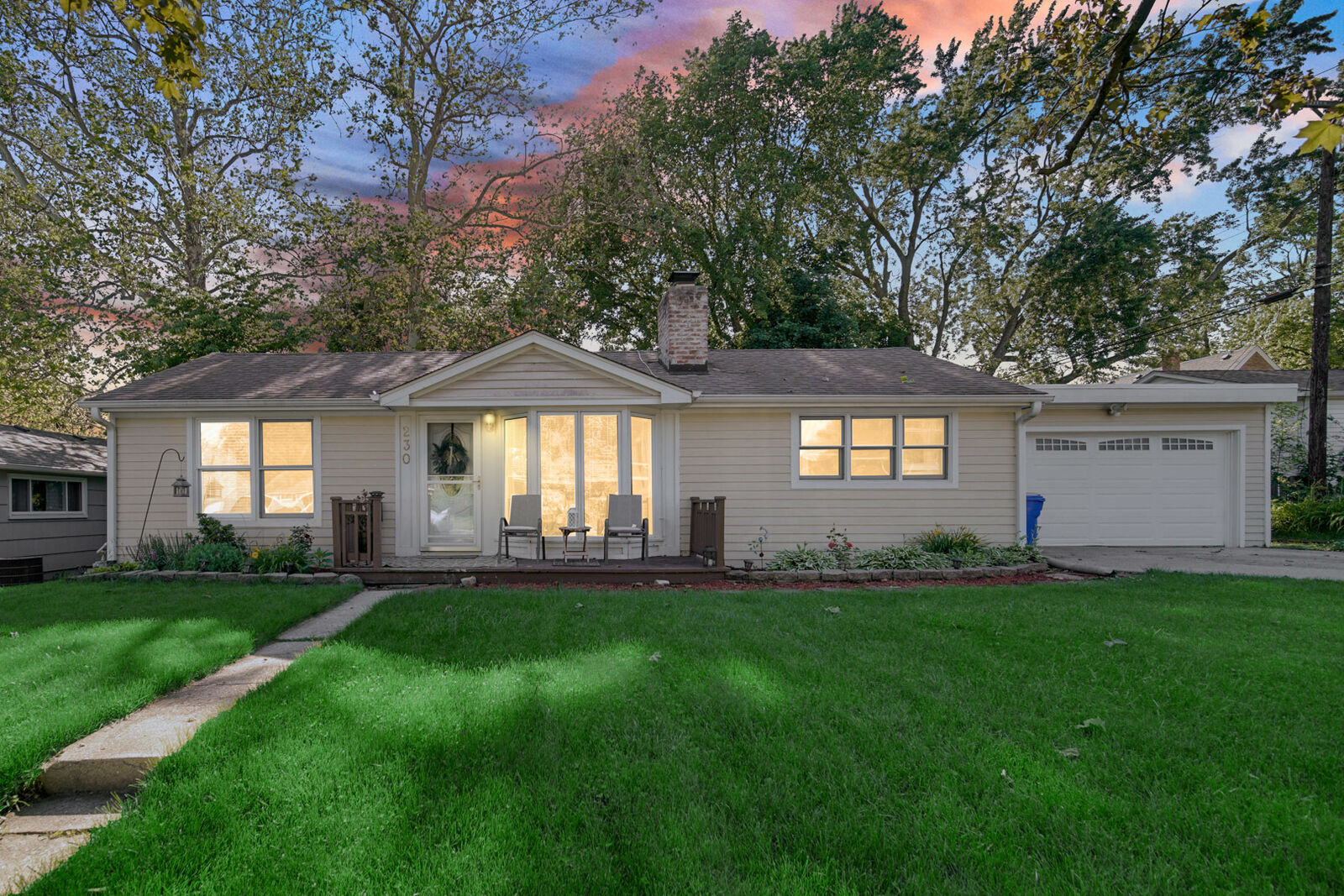 Property Photo: 230 N Woodlawn Street IL 60187