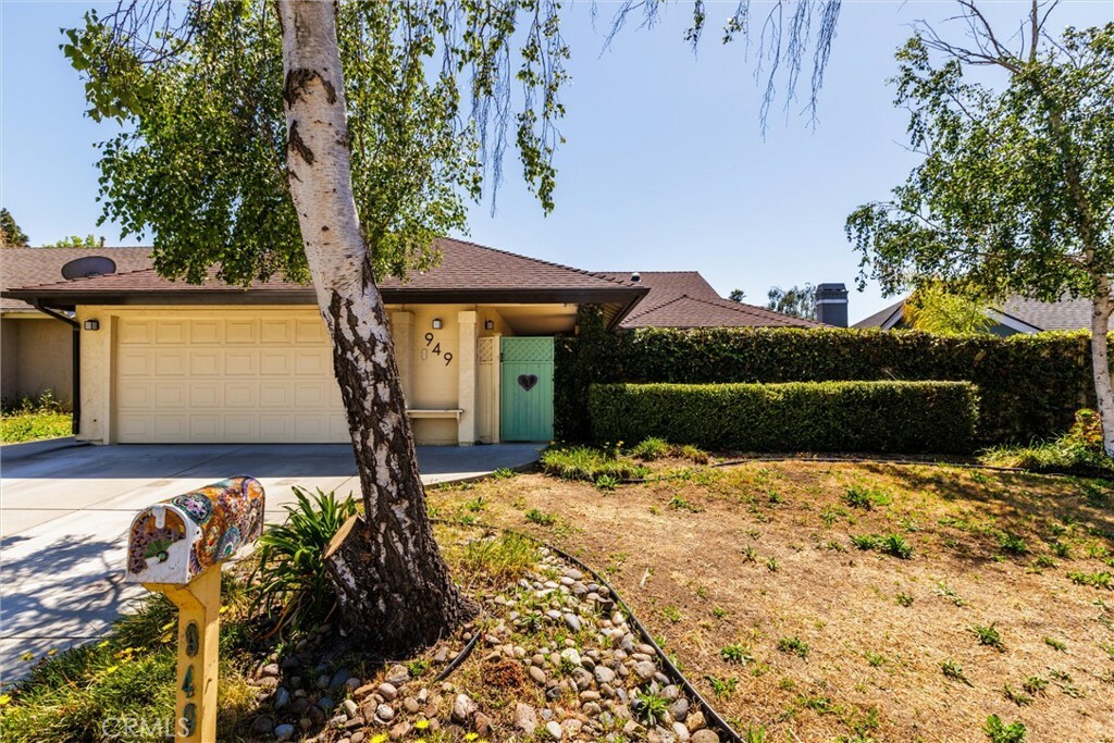 Property Photo:  949 Vista Del Collados  CA 93405 