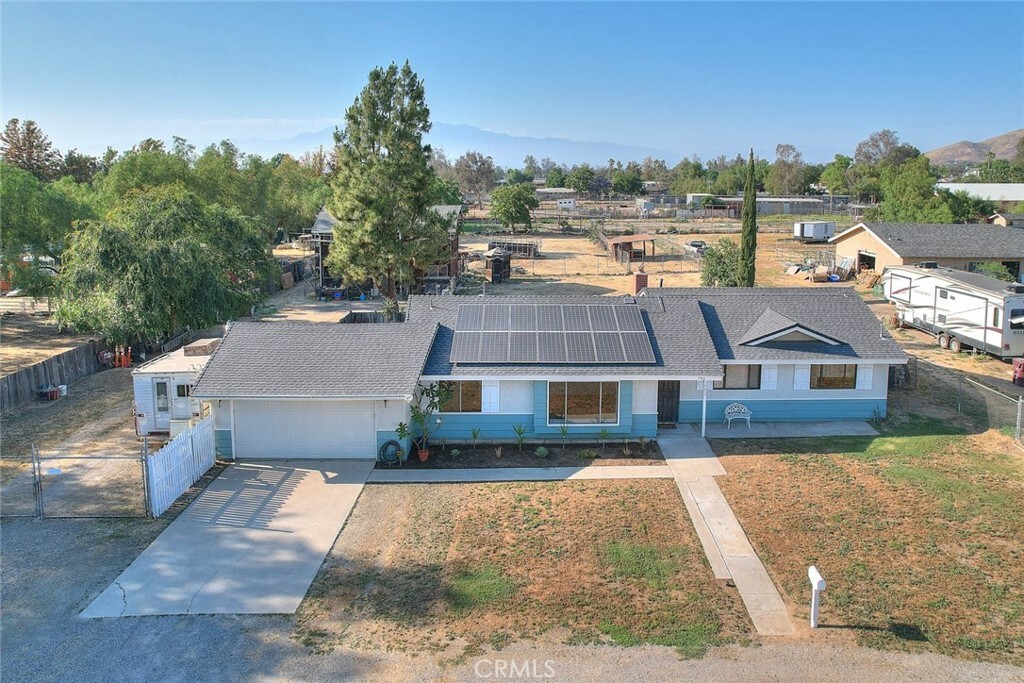 Property Photo:  792 Saddle Way  CA 92860 