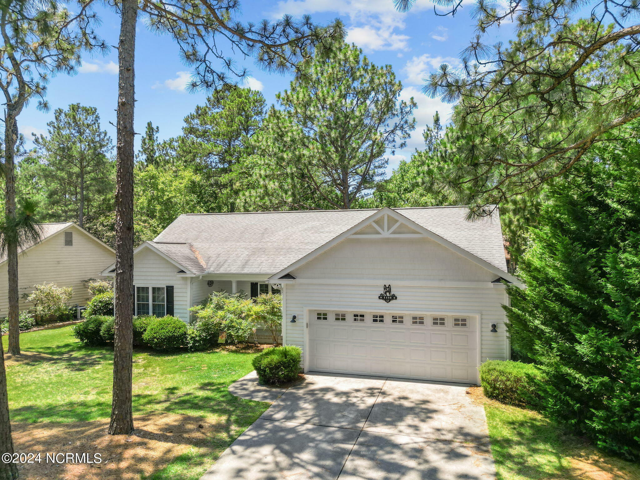 Property Photo:  1410 E Longleaf Drive  NC 28374 