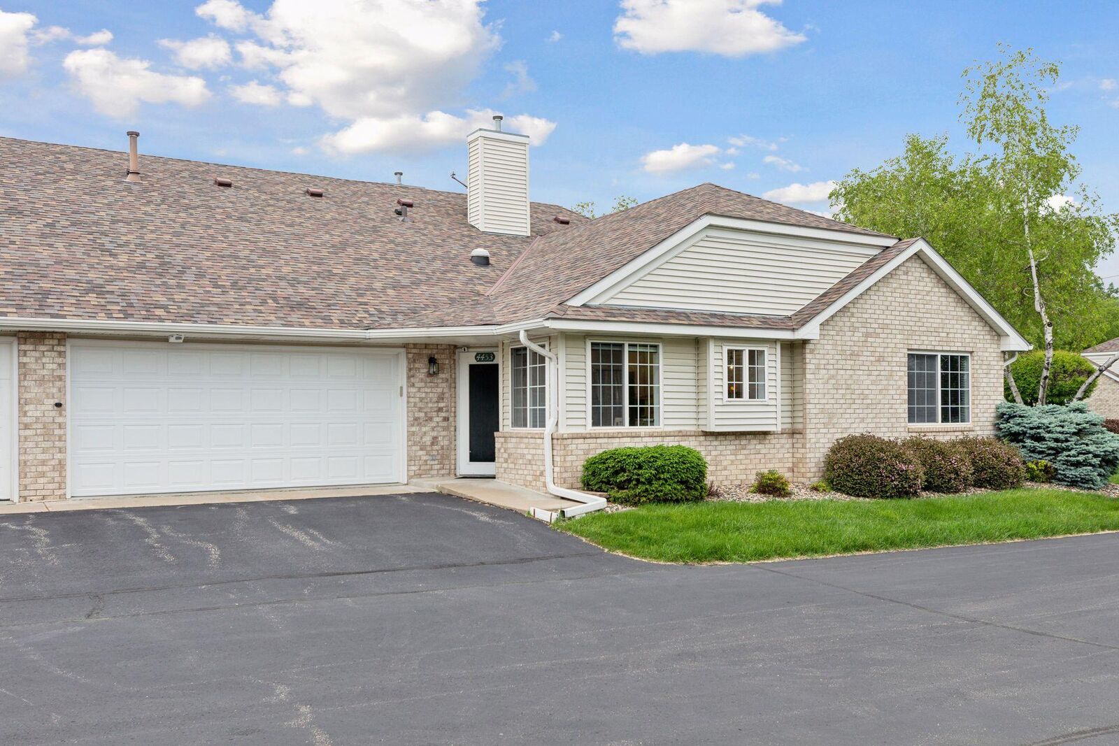 Property Photo:  4453 Bay Lane  MN 55110 