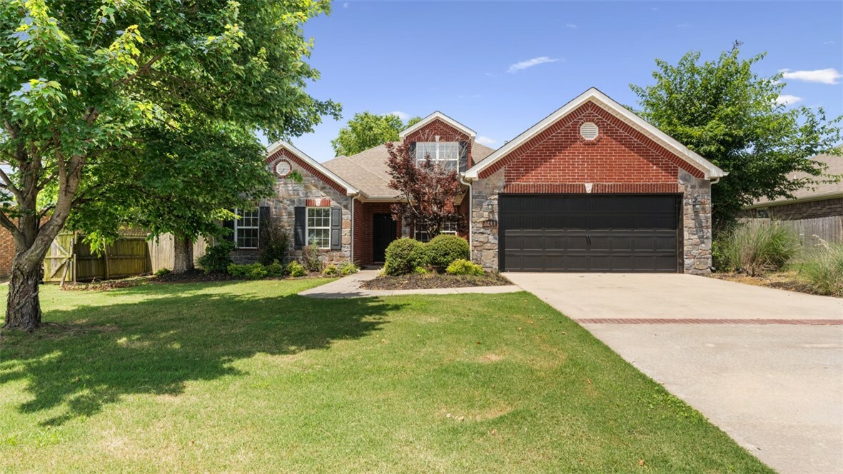 Property Photo:  5209 W Cross Creek Boulevard  AR 72758 