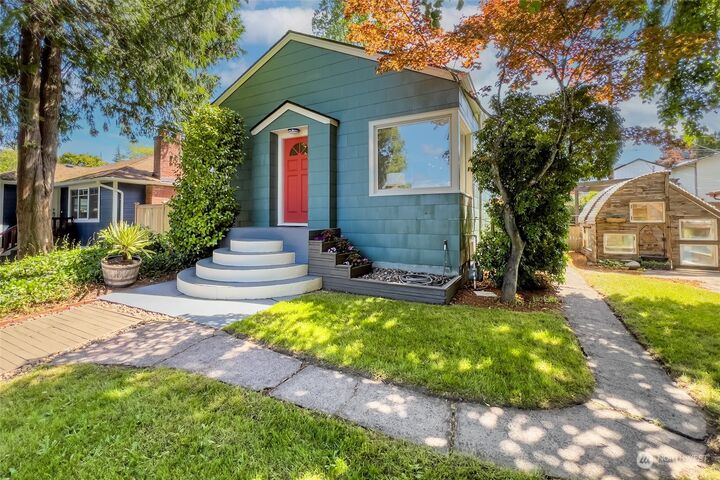 Property Photo: 5646 47th Avenue SW WA 98136