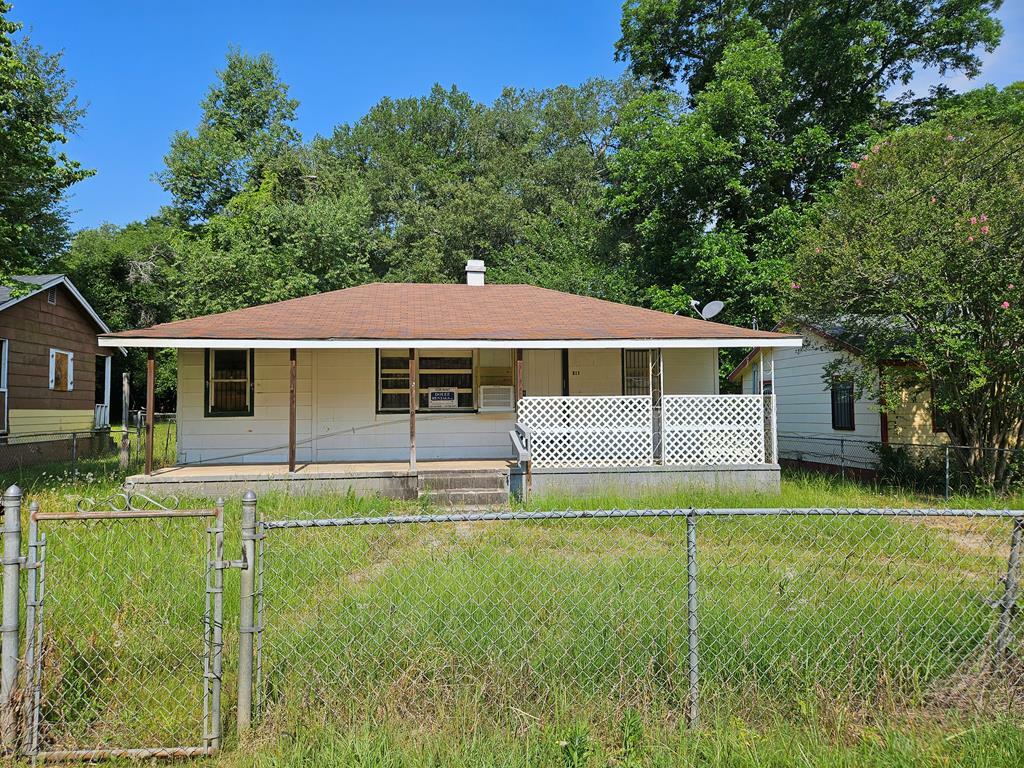 Property Photo:  211 Frost Street  GA 31705 