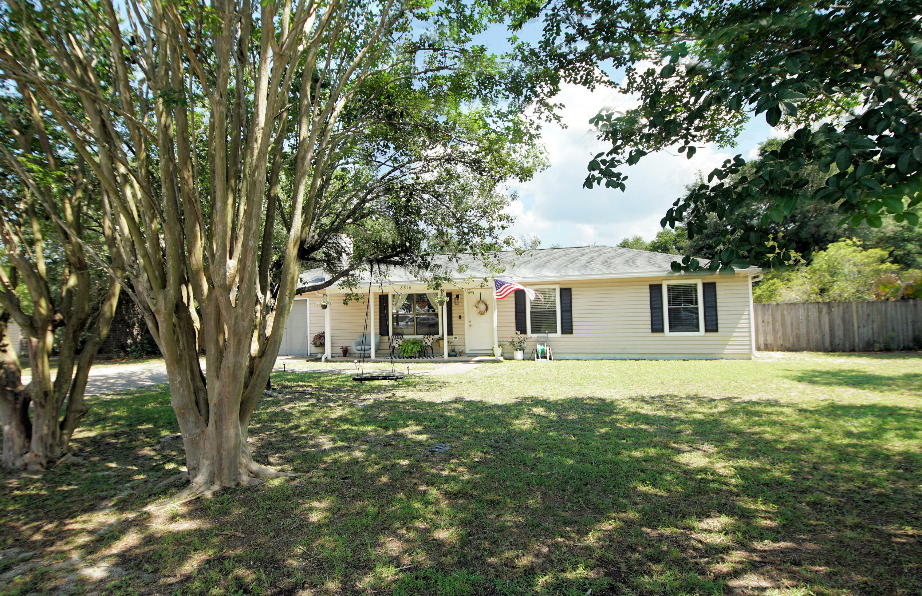 Property Photo:  8816 Waynell Court  FL 32566 