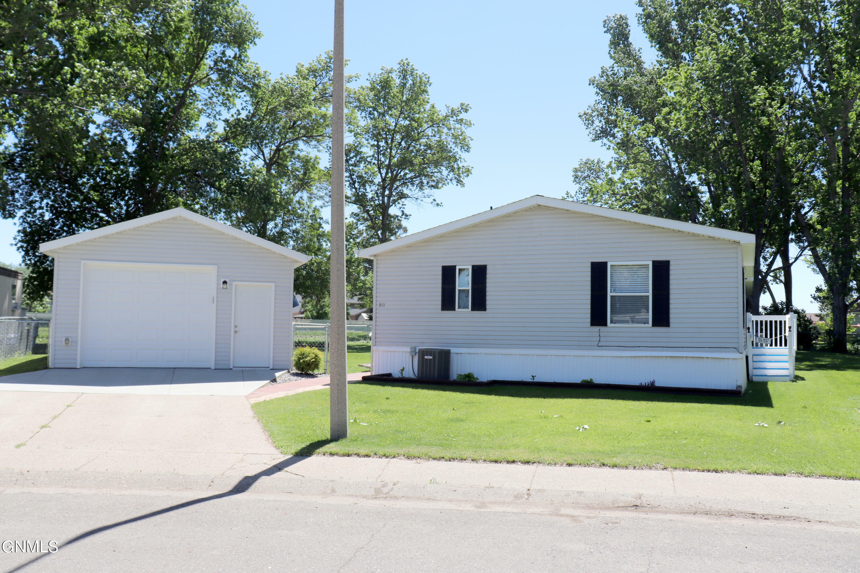 Property Photo:  311 Bedford Boulevard  ND 58504 