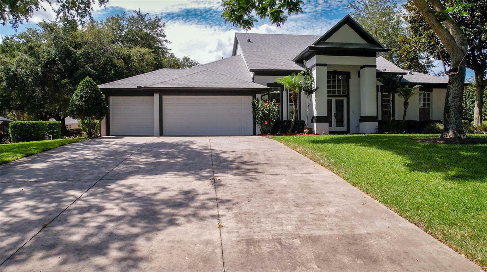 Property Photo:  10619 Spring Lake Drive  FL 34711 