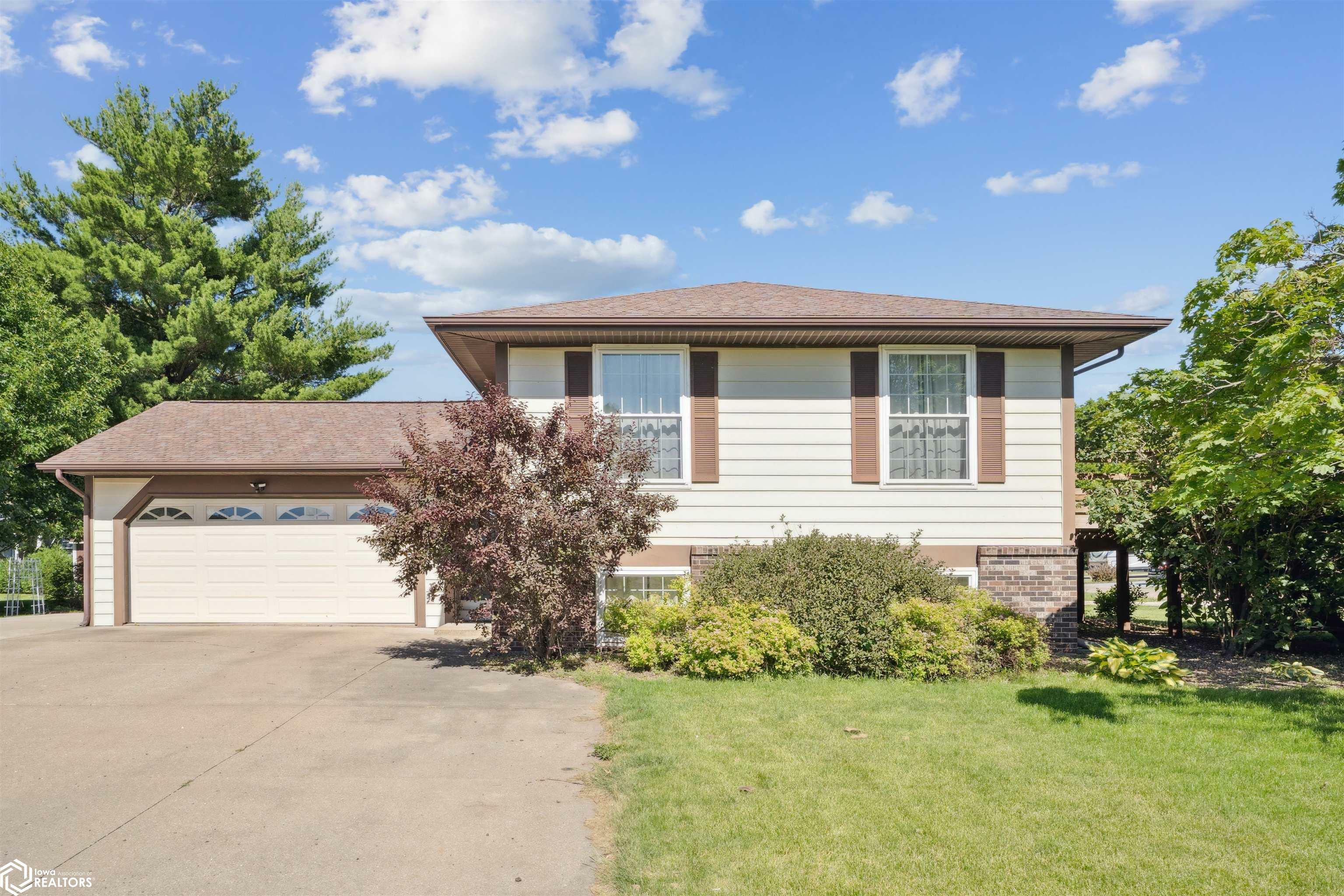 Property Photo:  310 Green Acres Drive  IA 52637 