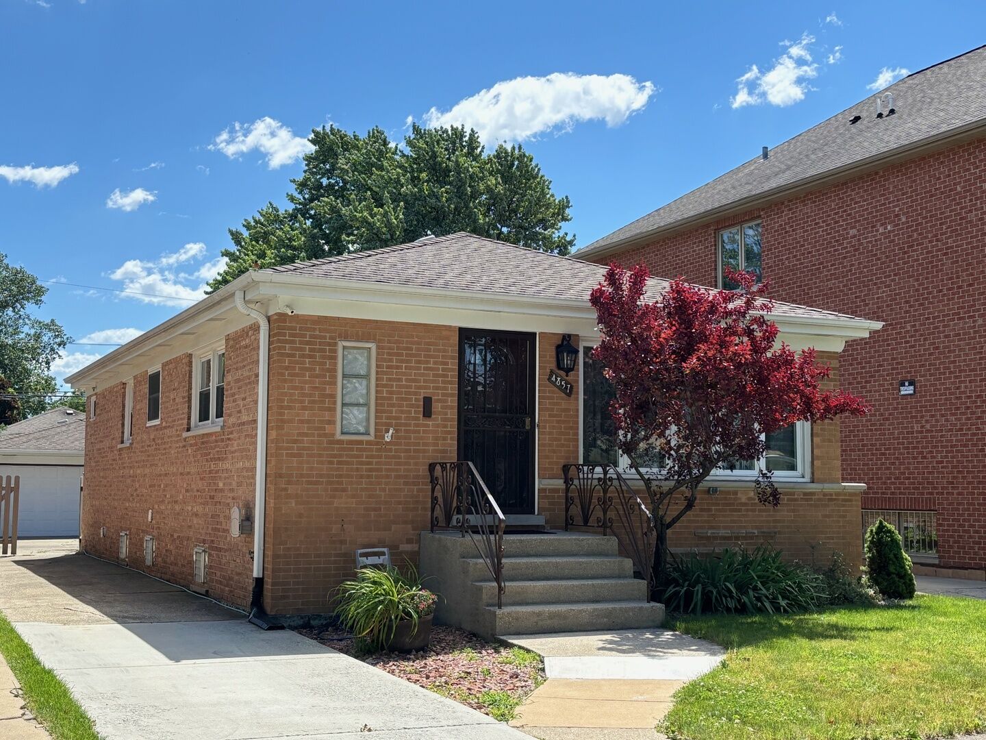 Property Photo: 4857 N Oak Park Avenue IL 60656