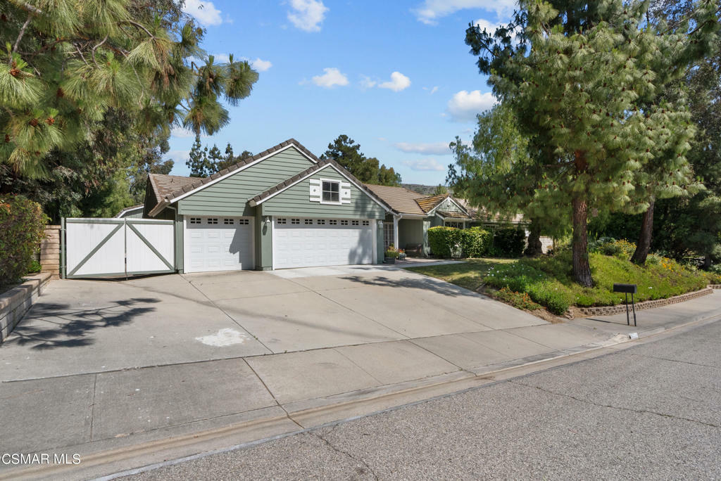 Property Photo:  212 Trickling Brook Court  CA 93065 